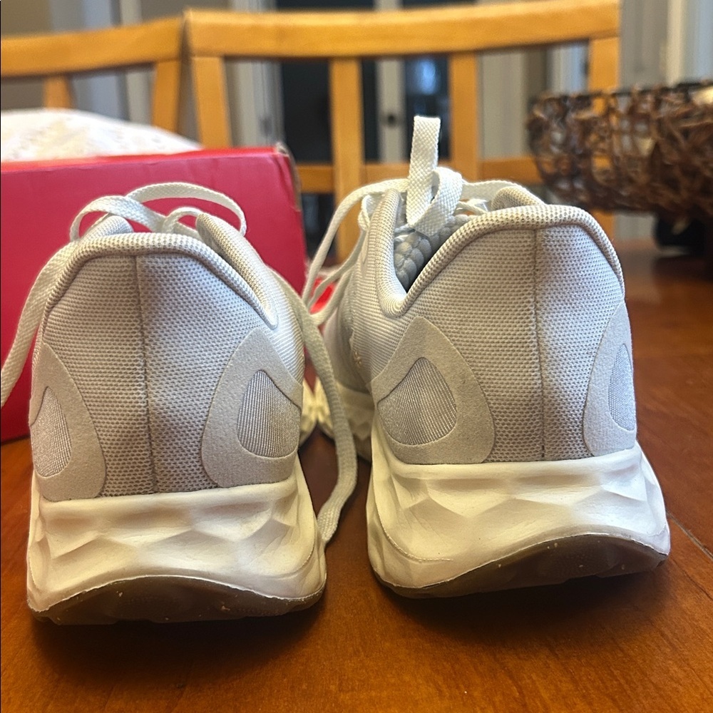 New Balance Fresh Foam Arishi V4 Grey Shoes Women Size 8.5 D WIDE - Picture 3 of 10